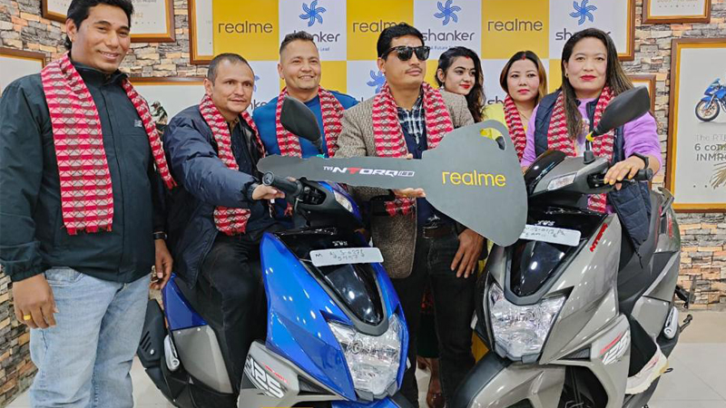 रियलमीले बाँड्यो अचिभर रिटेल डिस्ट्रिब्युटरलाई स्कुटर