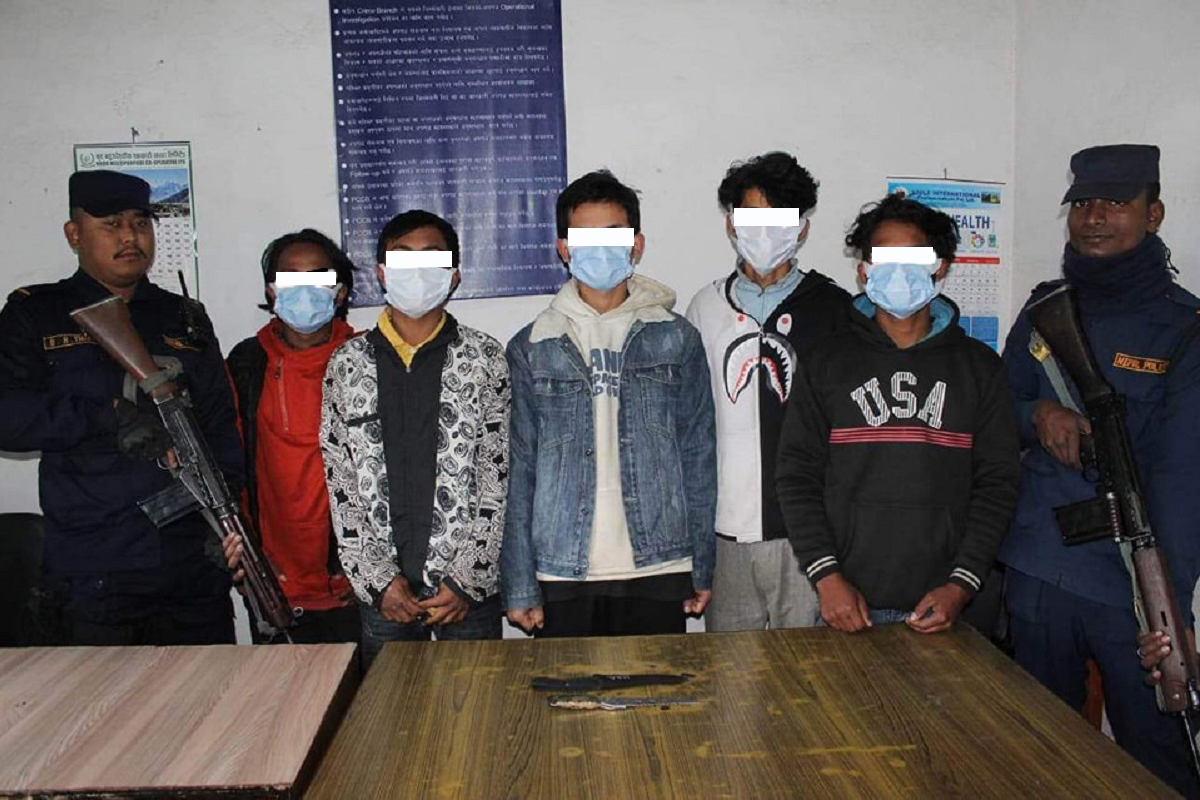 छुरा प्रहार गरी फरार रहेका पाँच जना पक्राउ