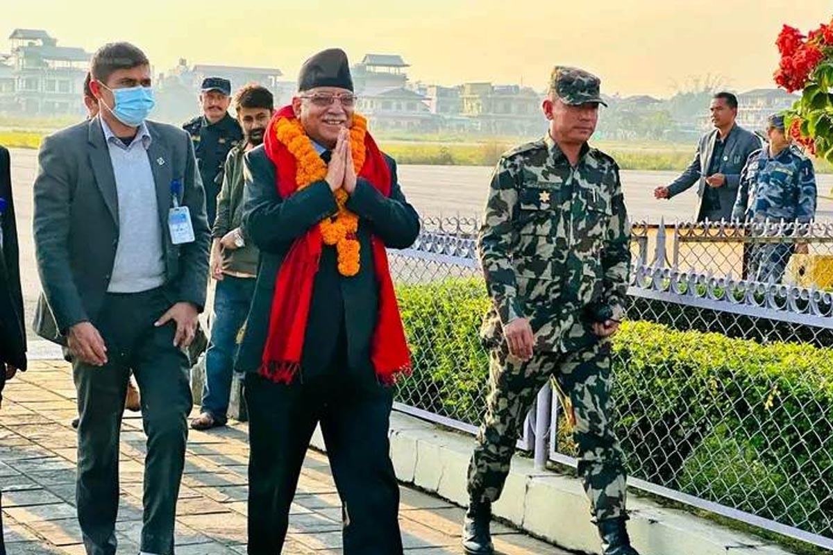 मतदान गर्न प्रचण्ड चितवनमा