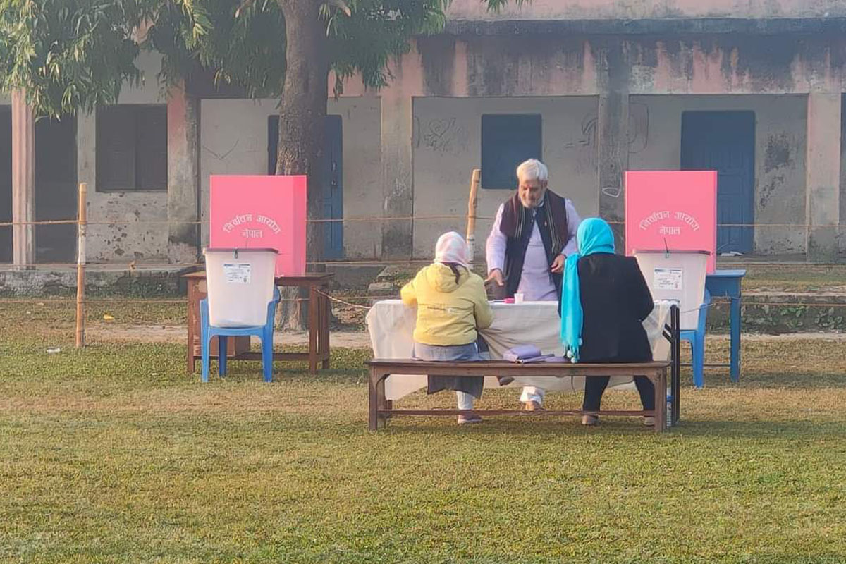 हृदयेश त्रिपाठीले गरे मतदान