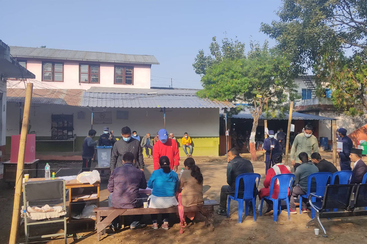 भरतपुर कारागारका कैदिबन्दीले गरे मतदान