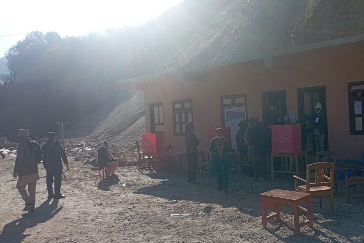 बाजुरामा कांग्रेस र एमाले कार्यकर्ताबीच झडप