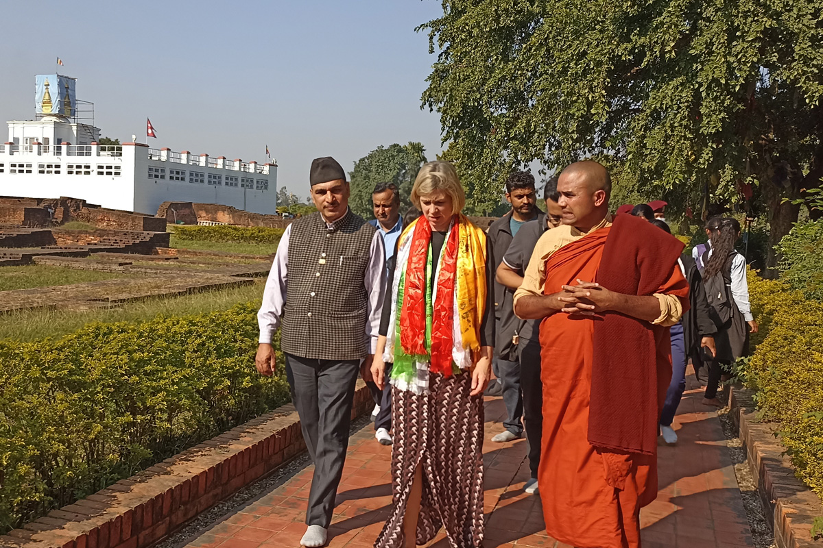 नेपालका लागि बेलायती राजदूतले गरे लुम्बिनी भ्रमण