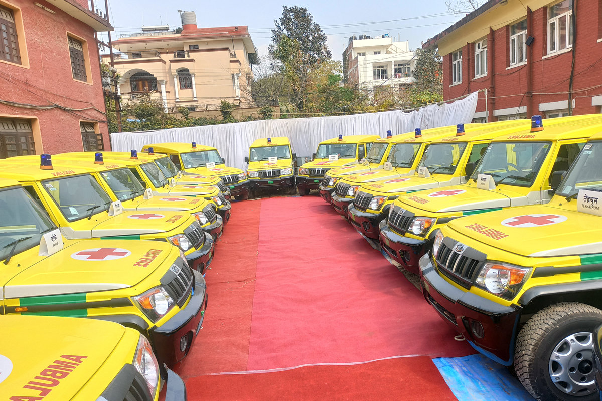 रेडक्रसको सहयोगमा किनियो ३० एम्बुलेन्स