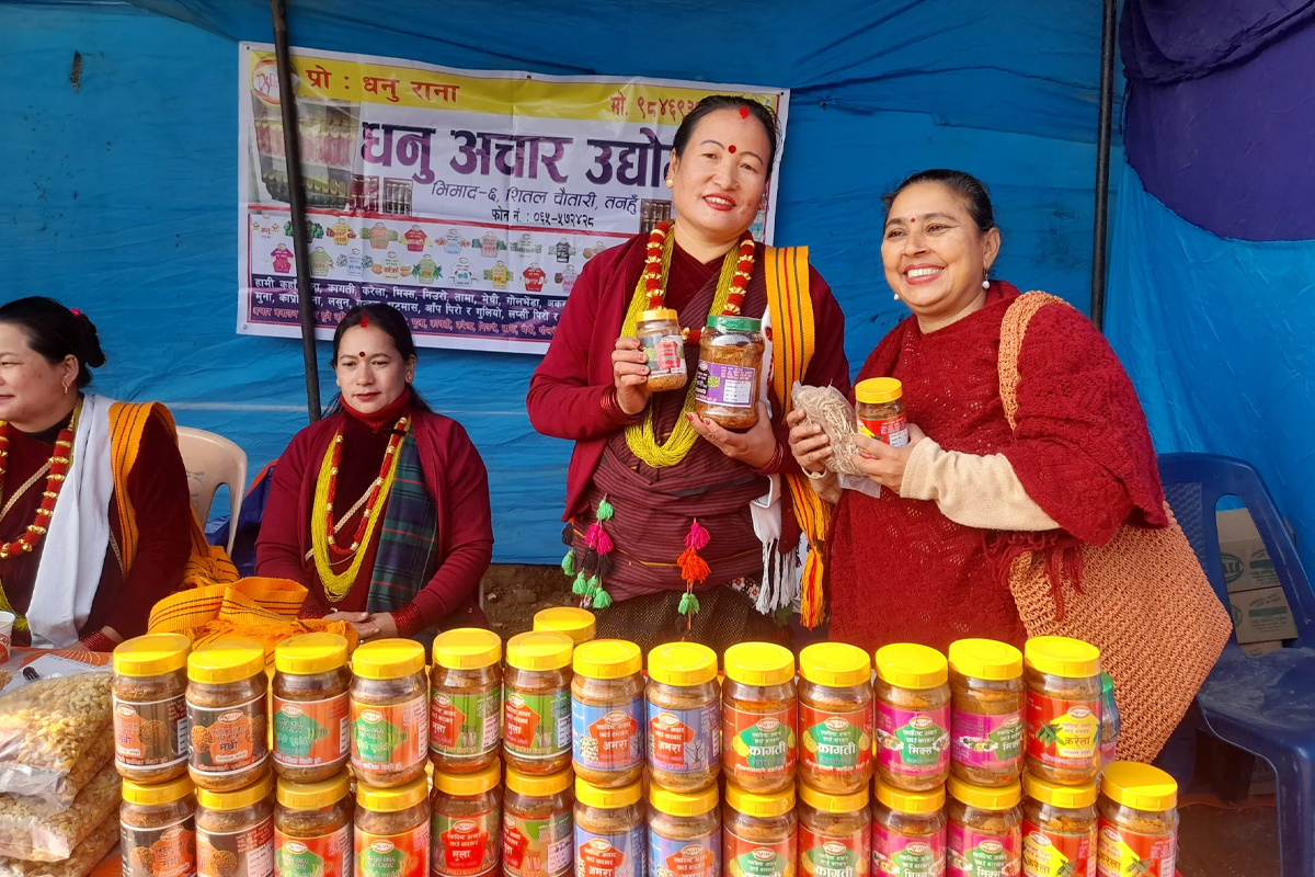 अचार बेचेरै मनग्य आम्दानी
