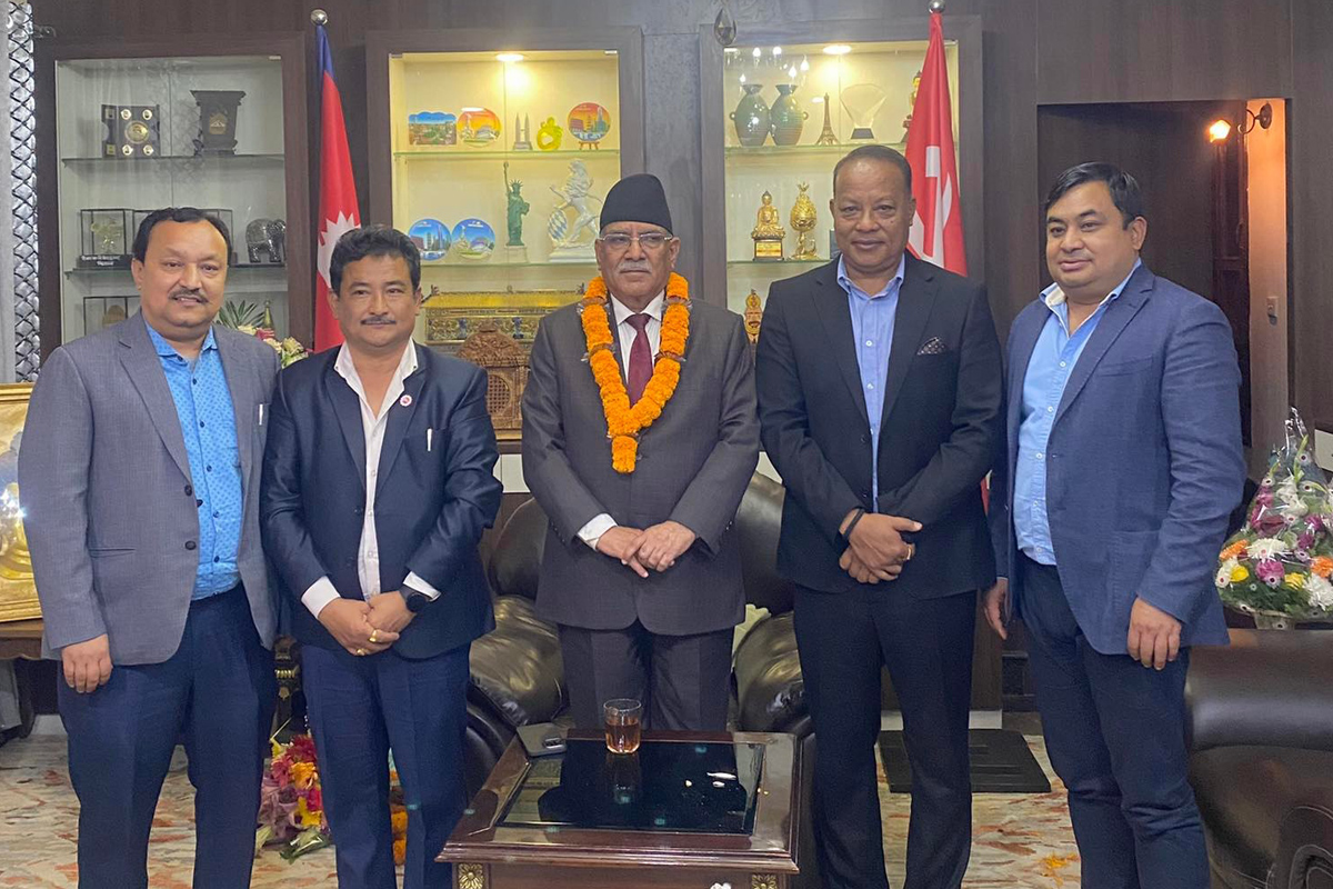 चितवनका व्यवसायीद्वारा प्रधानमन्त्री प्रचण्डको ध्यानाकर्षण