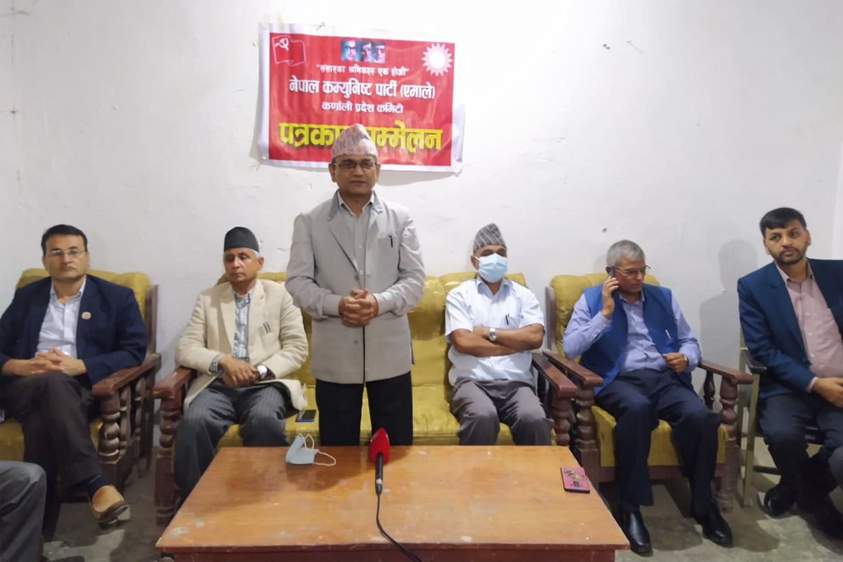 माधव नेपाललाई एमाले सिध्याउने खेलमा नलाग्न युवराज ज्ञवालीको सुझाव