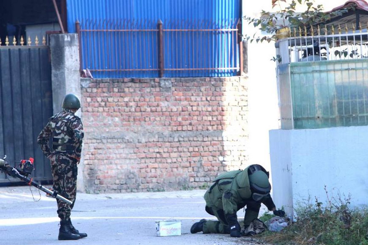 गोकुल बास्कोटाको घरमा फेला परेको शंकास्पद वस्तु सेनाद्वारा निष्क्रिय