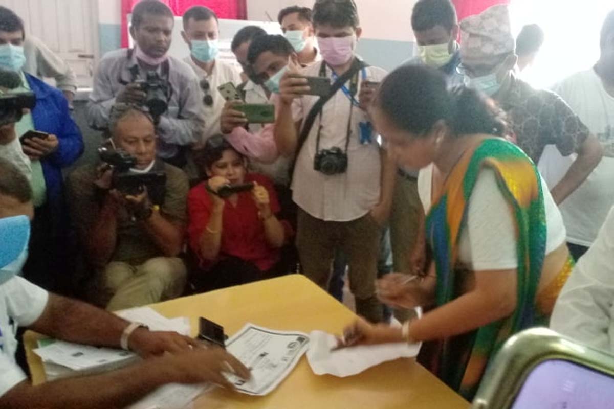 प्रदेश १ का ७ सांसदले गरे समाजवादीमा सनाखत