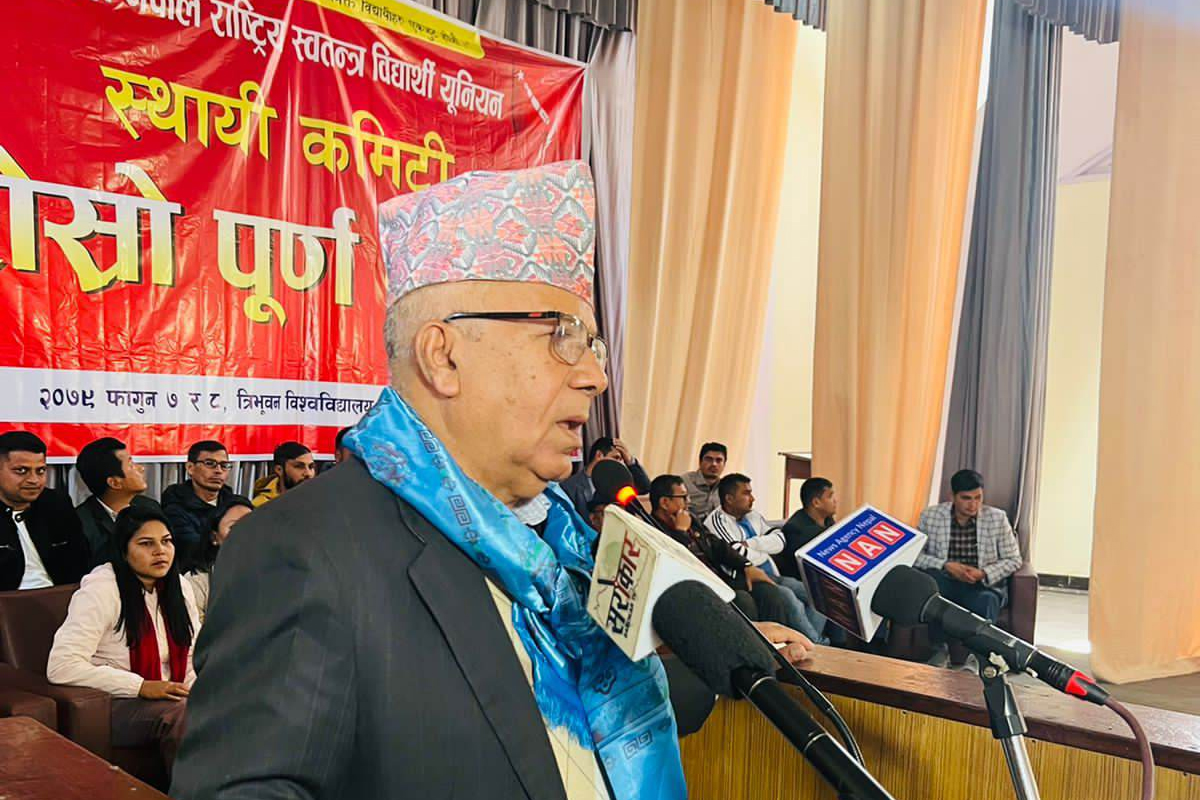 सत्ताधारी गठबन्धन लामो समय टिक्दैन: माधव नेपाल
