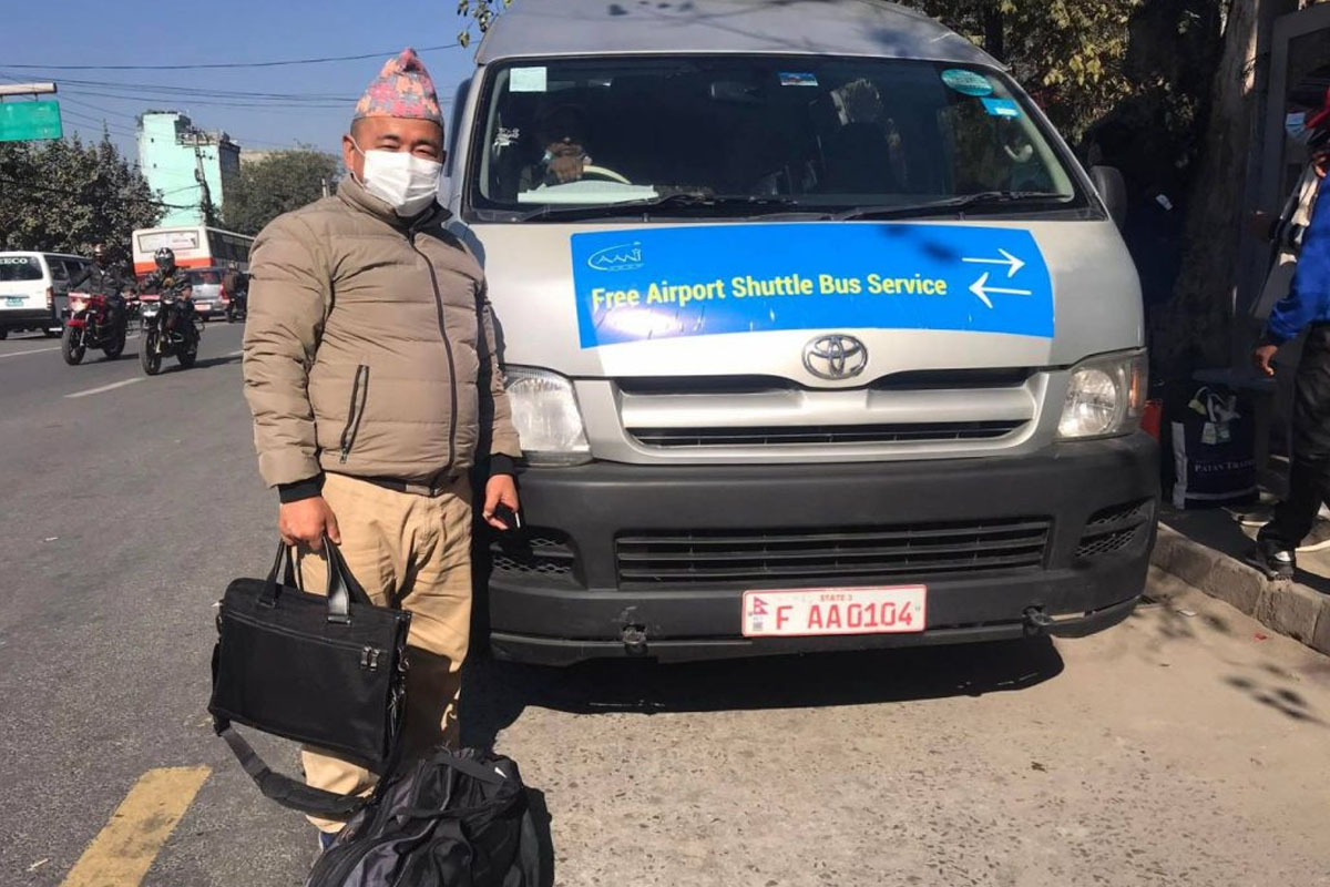 एयरपोर्टमा सटल बस सञ्चालनले ल्याएको खुसी