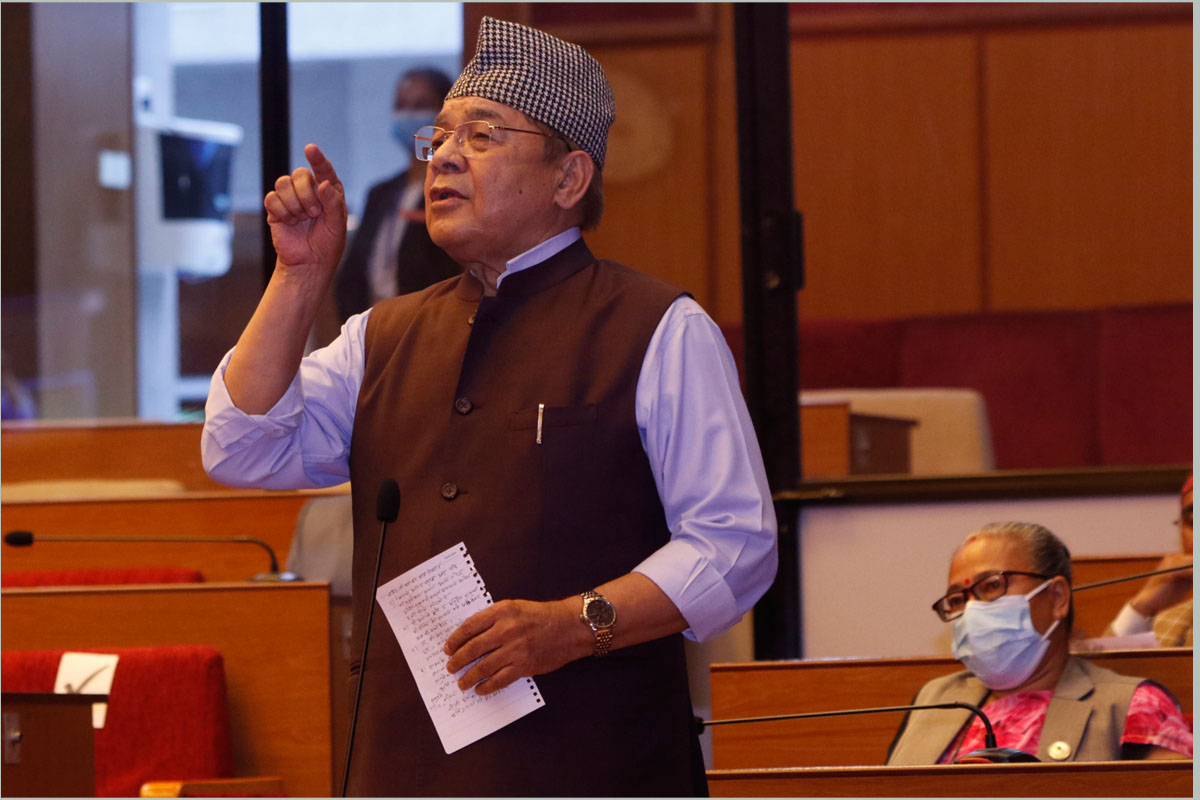 आफ्नै कारण राजनीतिबाट 'किनाराकृत' हुँदैछन् वामदेव
