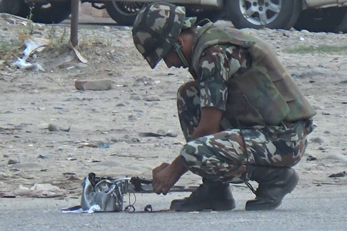 कैलालीका ११ स्थानमा विस्फोटक बस्तु फेला, एक ठाउँको विस्फोटक पदार्थ पड्कियो