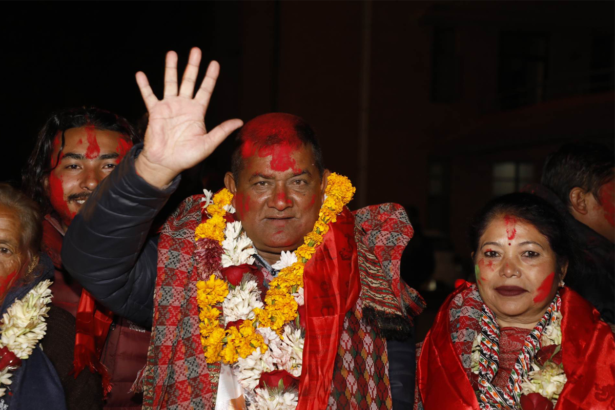 महेश बस्नेतलाई हराउँदै दुर्लभ थापा निर्वाचित
