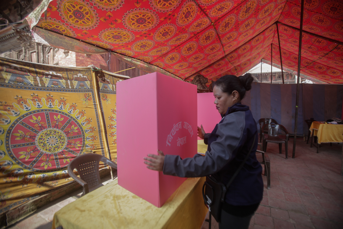 ललितपुरमा मतदान केन्द्र बनाउन धमाधम [फोटो फिचर]
