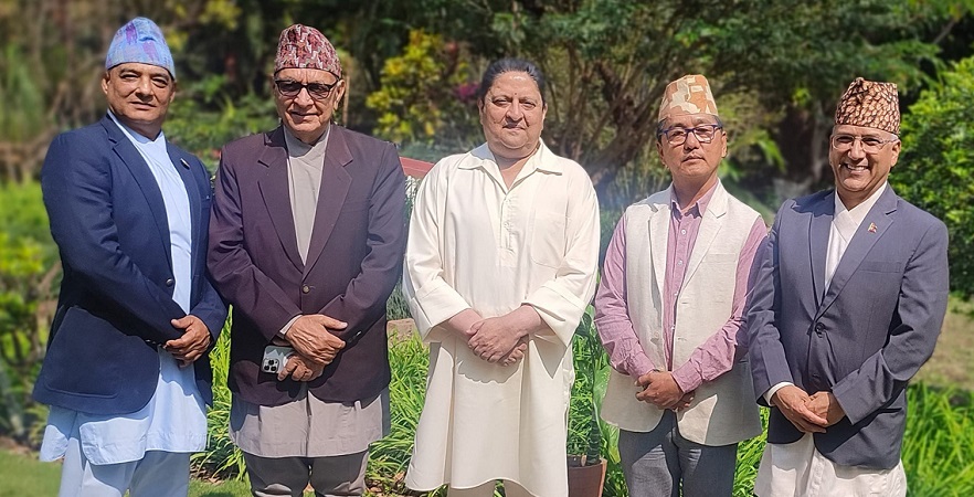 पूर्वराजा ज्ञानेन्द्रलाई भेट्न दमक पुगे राप्रपा नेताहरू
