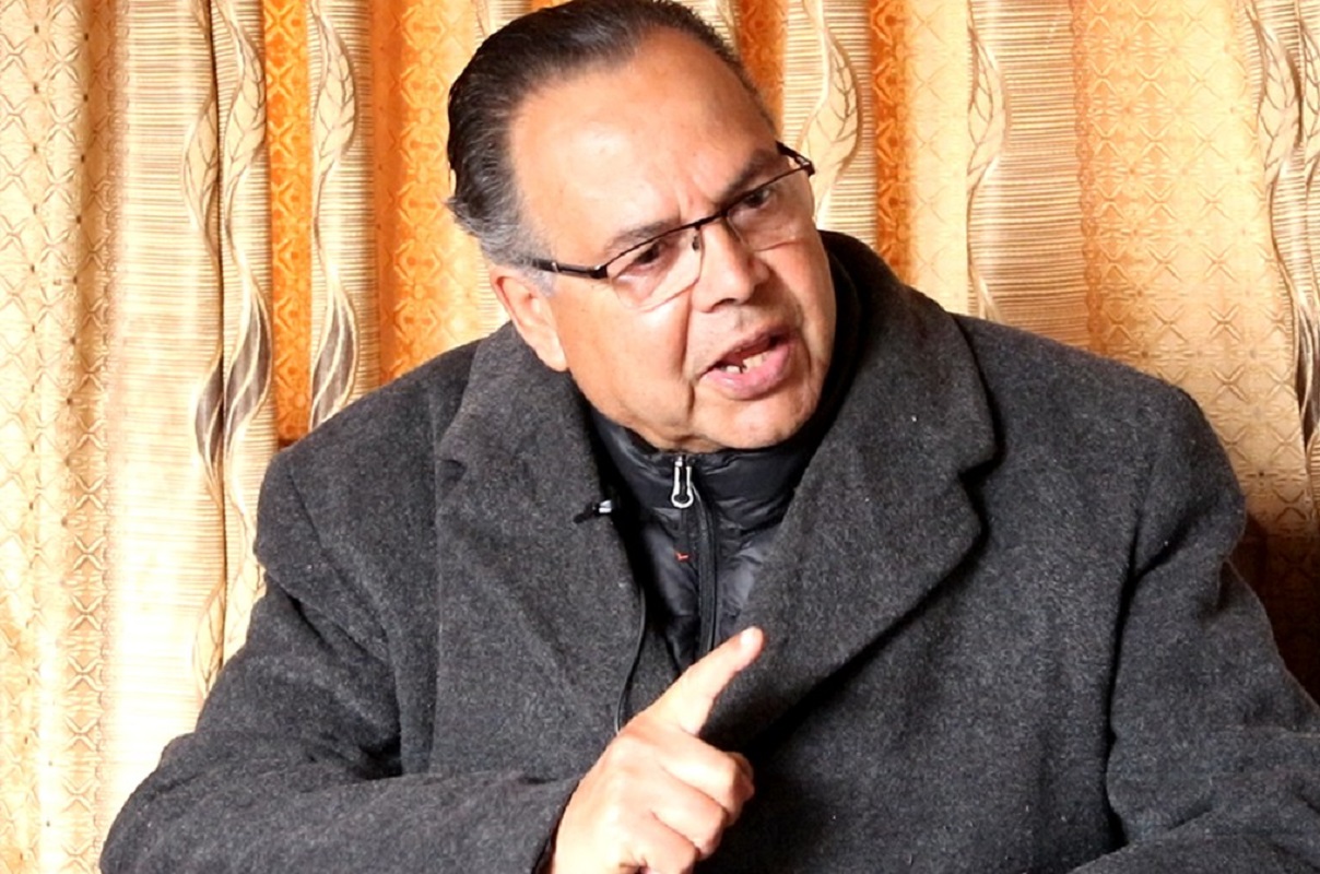 राष्ट्रपति उम्मेदवार राजनीतिक व्यक्ति मात्रै हुनुपर्ने झलनाथको अडान