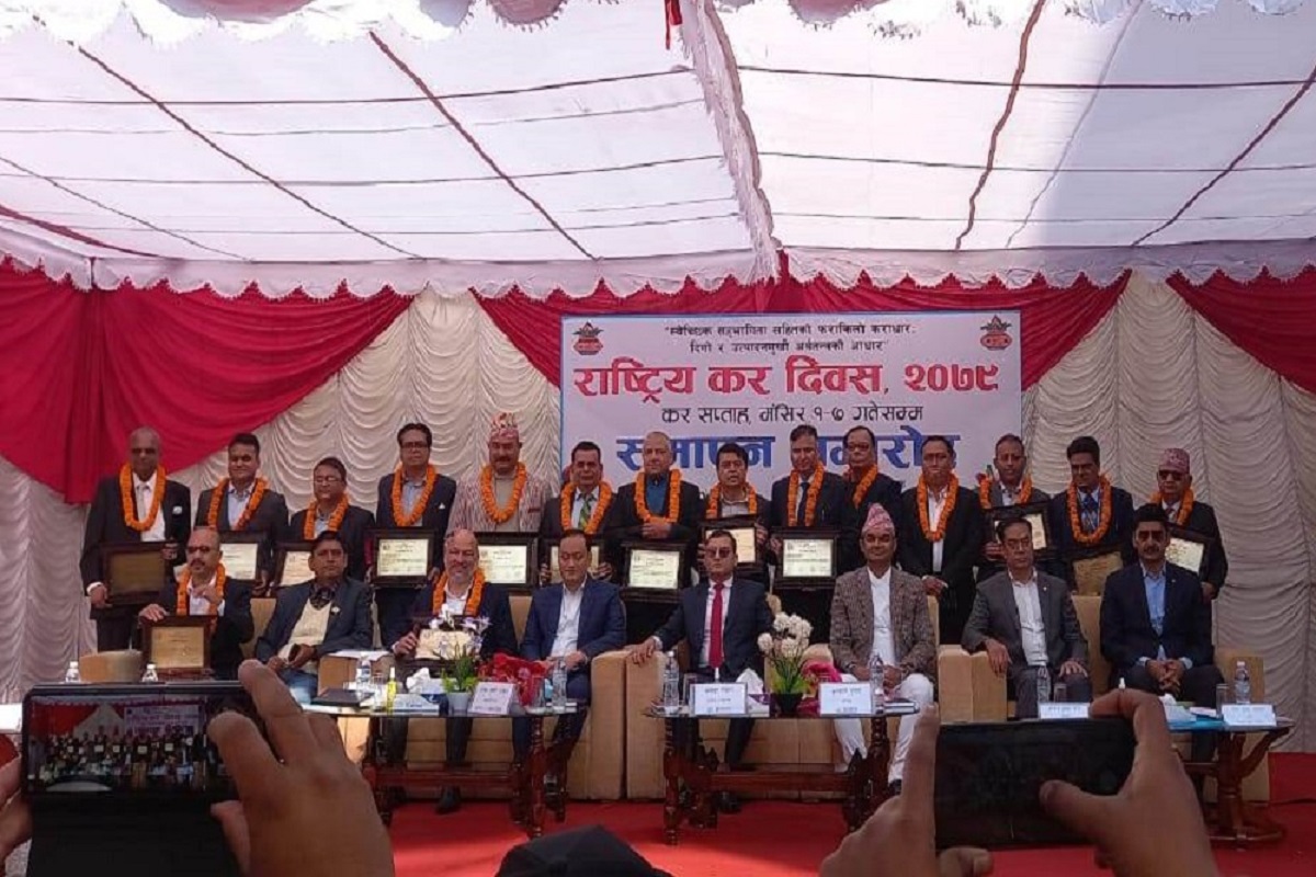 सम्मानित भए १४ उत्कृष्ट करदाता