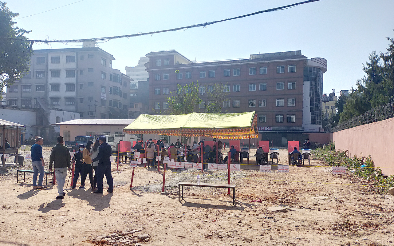 काठमाडौंका दुई कारागारमा सकियो मतदान, कैदीबन्दी उत्साहित