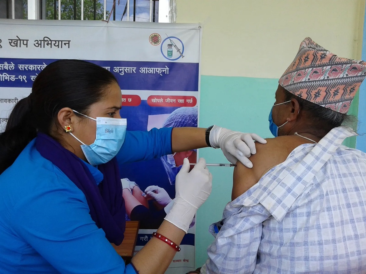 सुदूरपश्चिममा कोरोनाको ‘बुस्टर डोज’ लगाउने न्यून