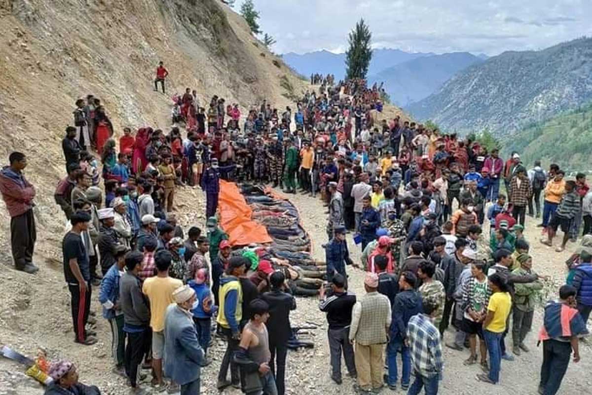 मुगु बस दुर्घटना : मृतक ३२ जनाकै सनाखत, अधिकांश विद्यार्थी