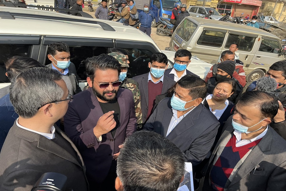 चिनियाँ राजदूतसहित चक्रपथ सडक निरीक्षणमा निस्किए मन्त्री नारायणकाजी