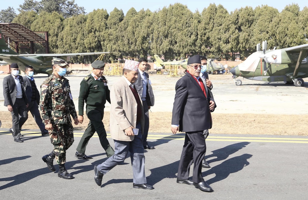पृथ्वीनारायणलाई पुष्प टक्र्याउन जन्मथलो पुगे प्रधानमन्त्री पुष्पकमल