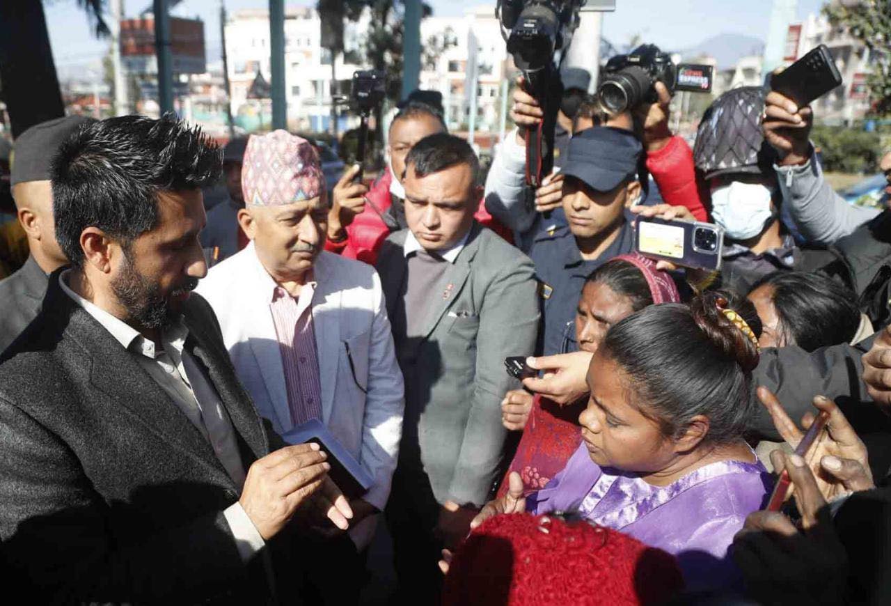 रुवि खानलाई भेट्न माइतीघर पुगे गृहमन्त्री रवि
