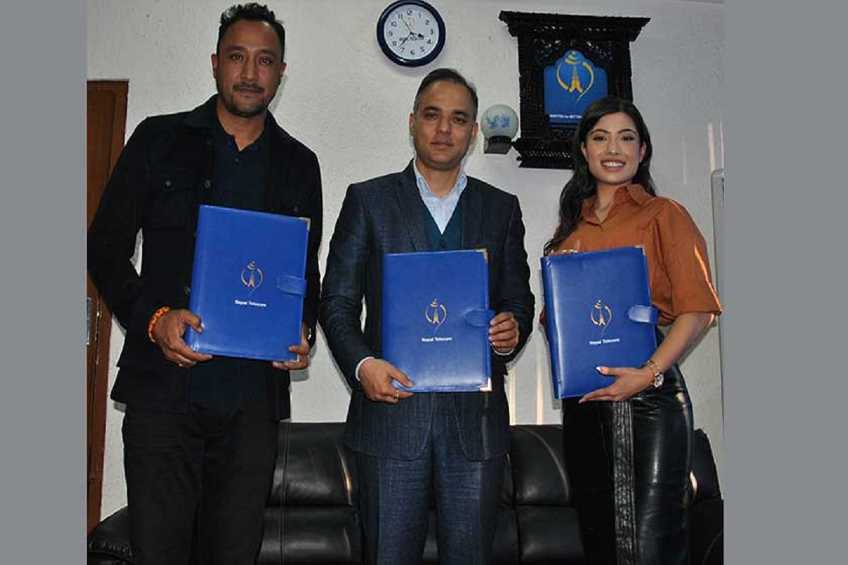 नेपाल टेलिकमको ब्रान्ड एम्बेसडर बने पारस खड्का र प्रियंका रानी जोशी