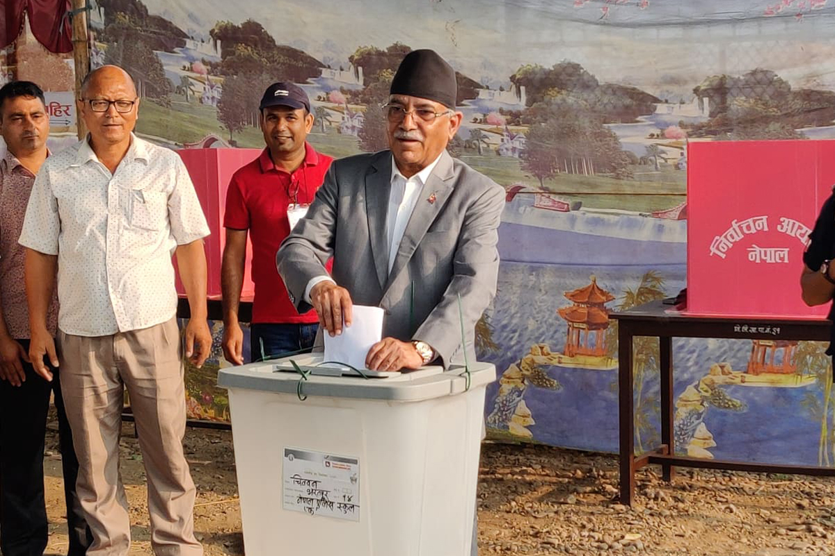 चितवनमा कांग्रेसकै बागी चुनौती बन्‍न सक्छन् प्रचण्डलाई