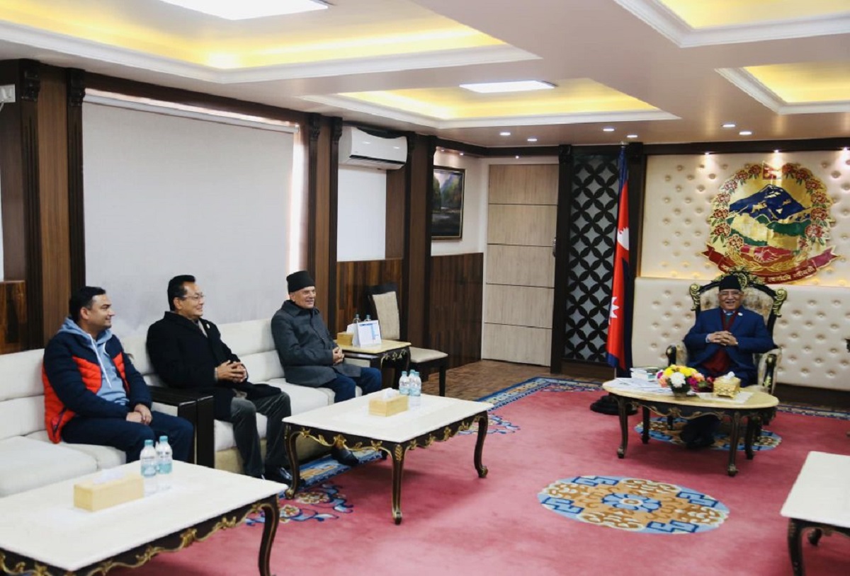 बालुवाटारमा गफिए प्रचण्ड र बाबुराम