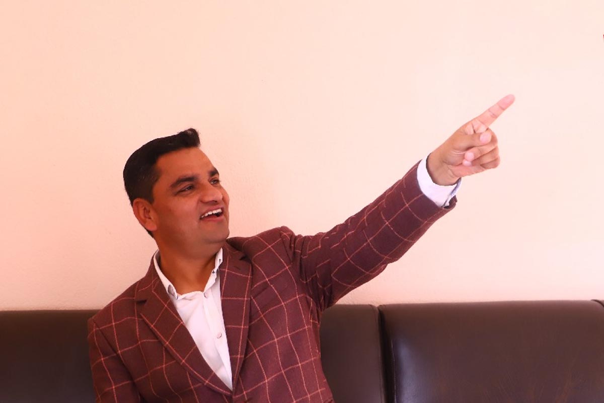 काठमाडौं ५ मा प्रदीपसँग ईश्वर पोखरेल १८१६ मतले पछाडि