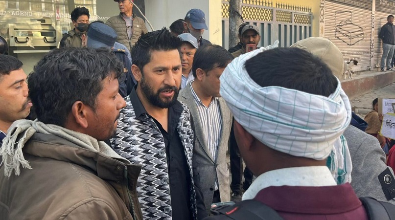 रविविरुद्धका उजुरी खारेज, उम्मेदवारी कायम