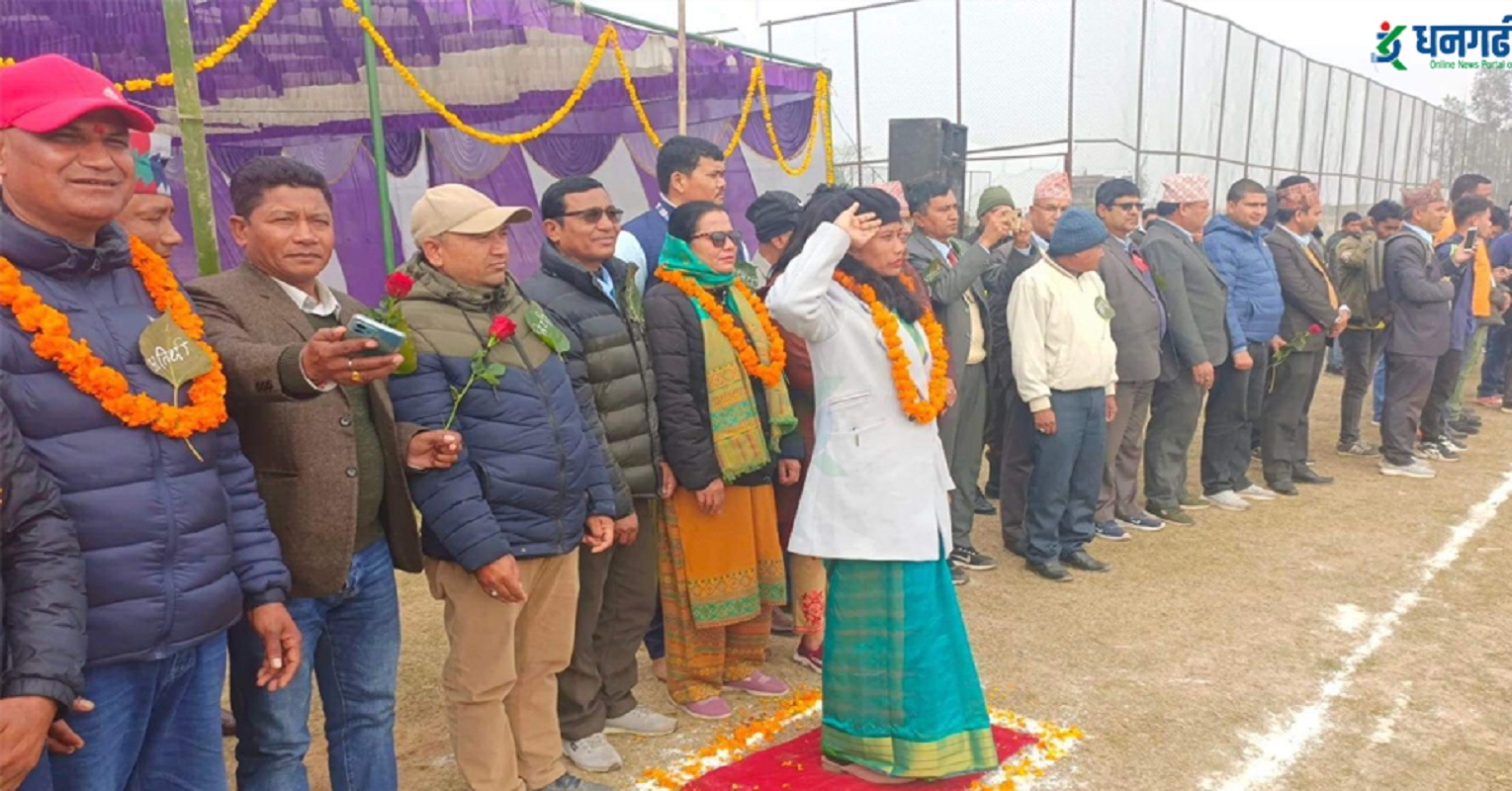 रातो कार्पेटमा उपप्रमुखले विद्यार्थीबाट लिइन् सलामी