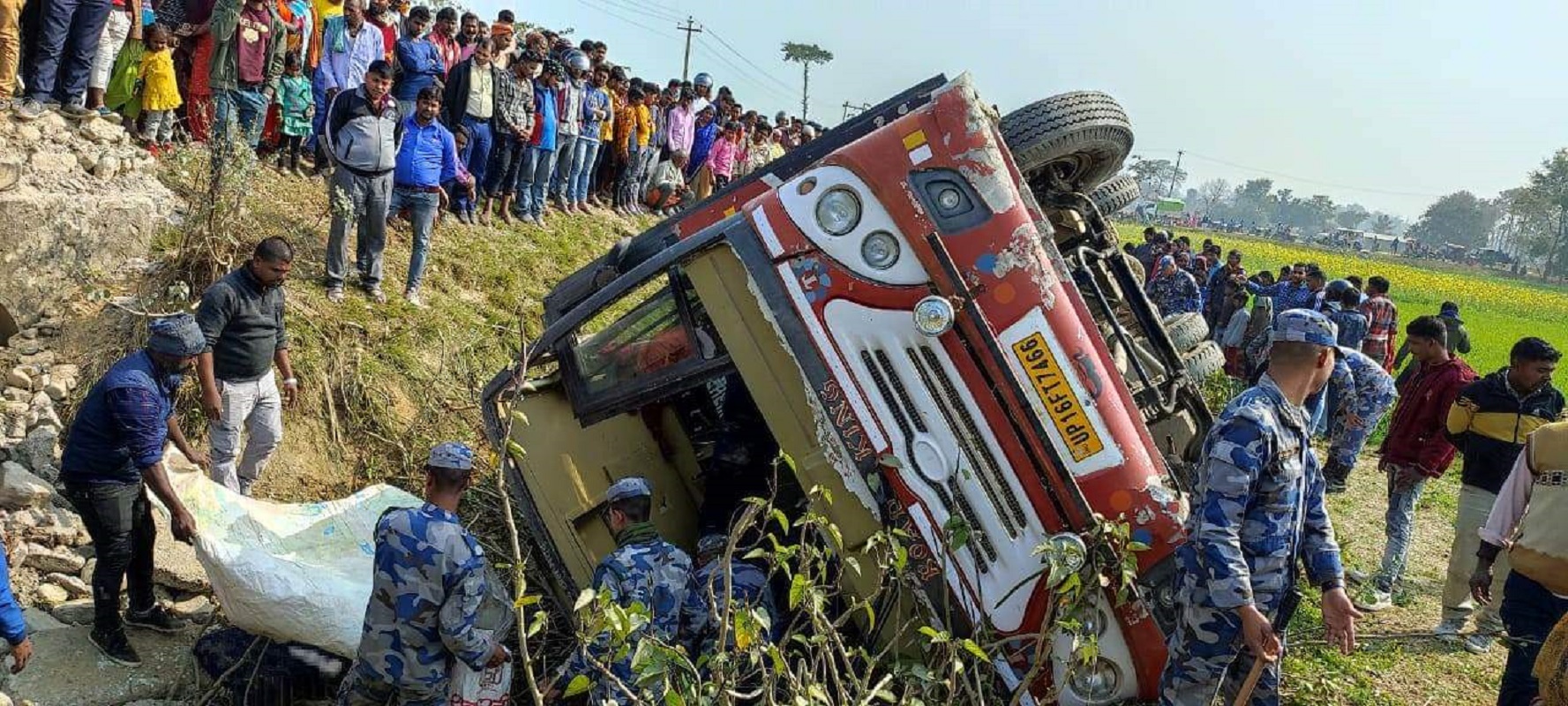 नवलपरासीमा बस दुर्घटना हुँदा ४५ जना घाइते, तीनको अवस्था गम्भीर