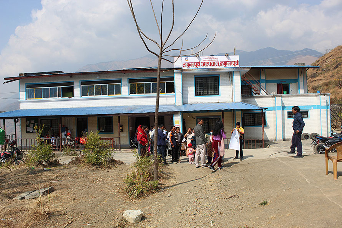 औषधि अभाव हुँदा रूकुम पूर्व अस्पतालका बिरामी समस्यामा