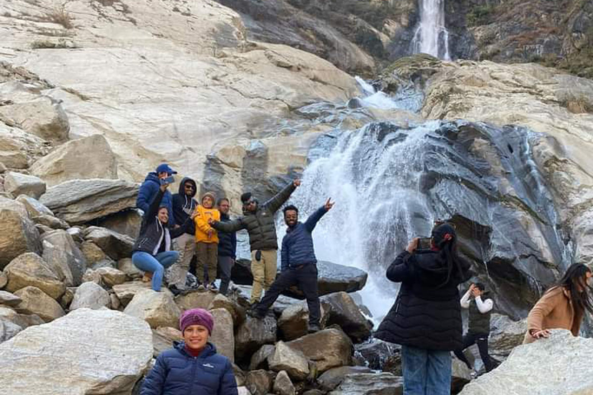 रुप्सेमा रमाउँदै पर्यटक