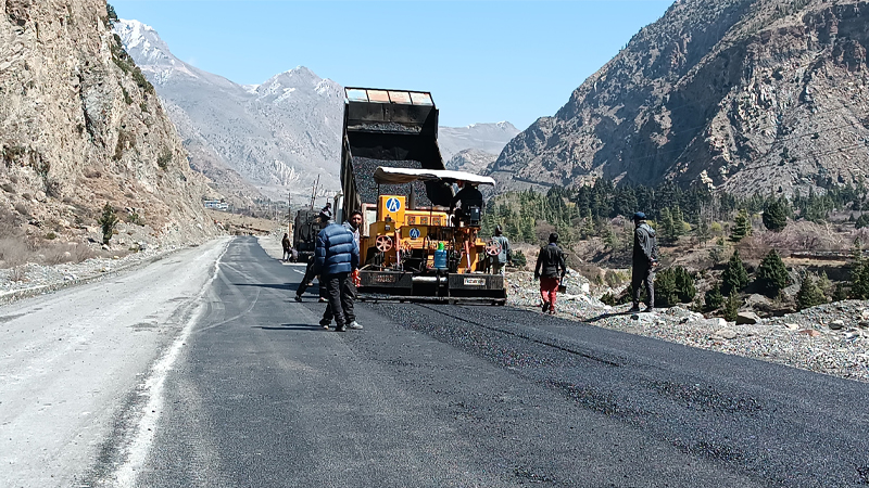 मुस्ताङको थासाङदेखि काठेपुलसम्म कालोपत्रे