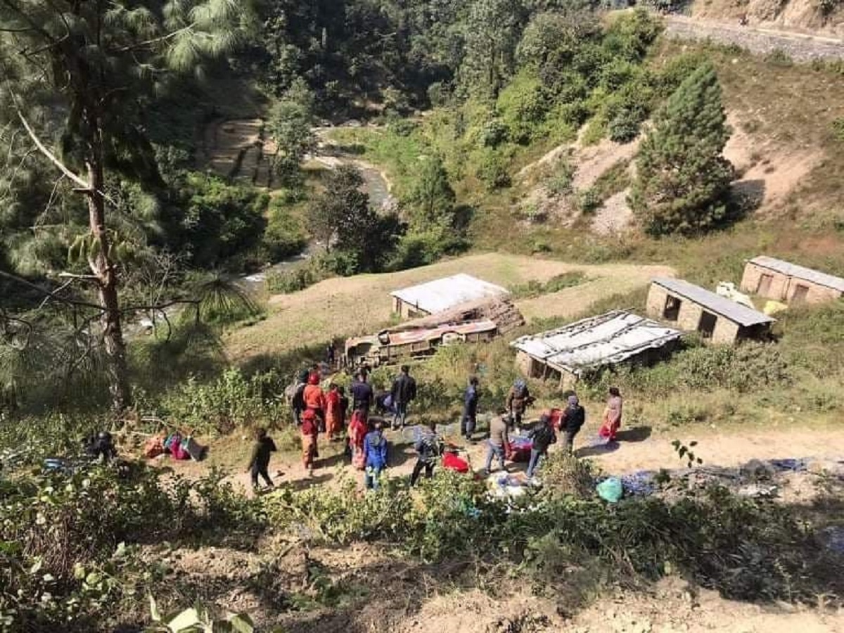 सल्यान बस दुर्घटना : मृतक १२ जनाकै पहिचान खुल्यो