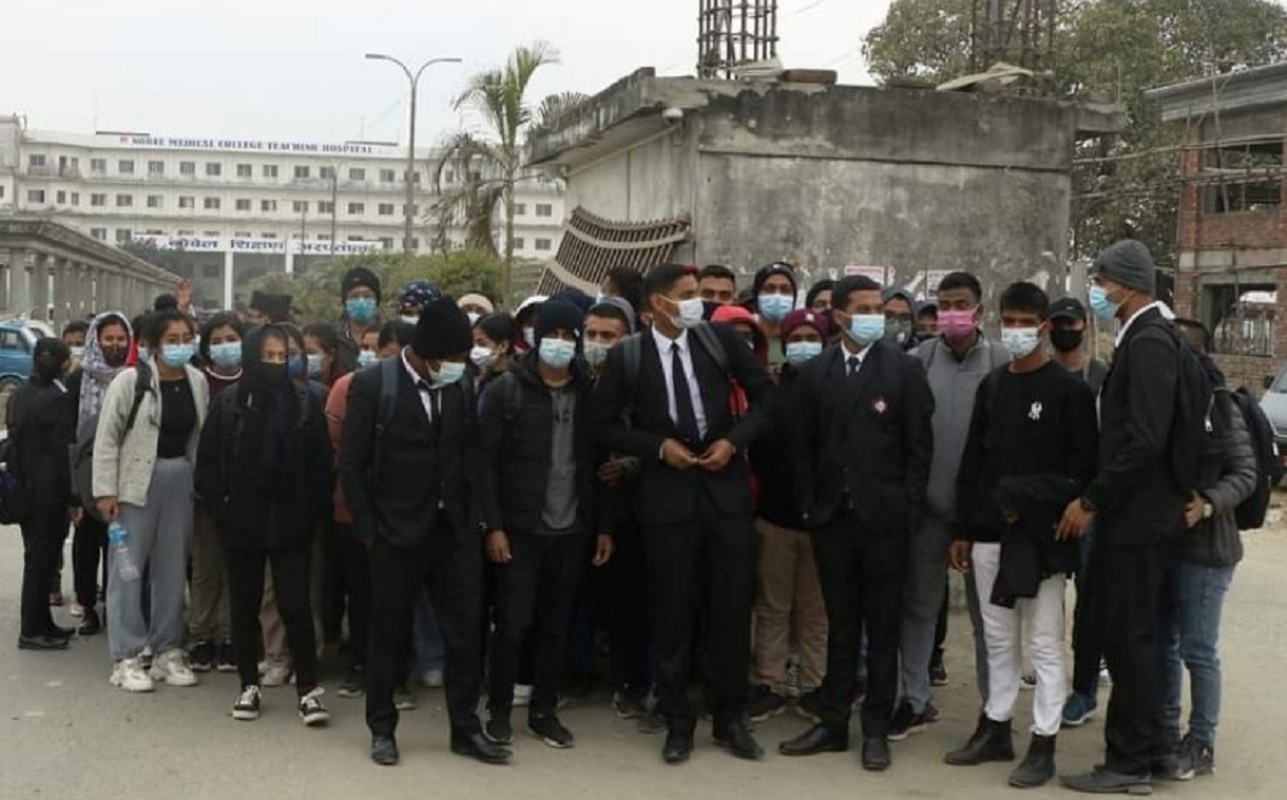 'आफूखुसी शीर्षक राखेर पैसा असुल्छन् मेडिकल कलेज'
