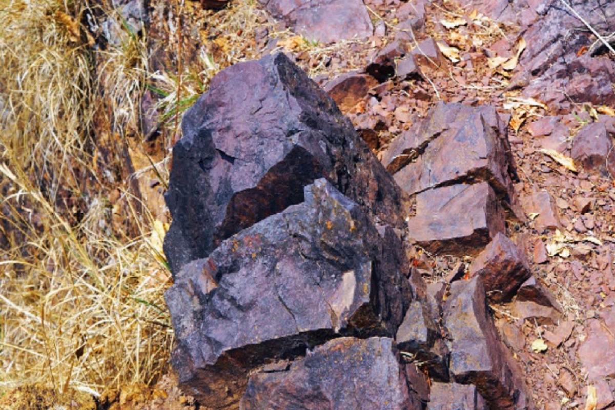 गुल्मीमा तामा, फलाम र सिसा खानीको नमुना परीक्षण गरिँदै
