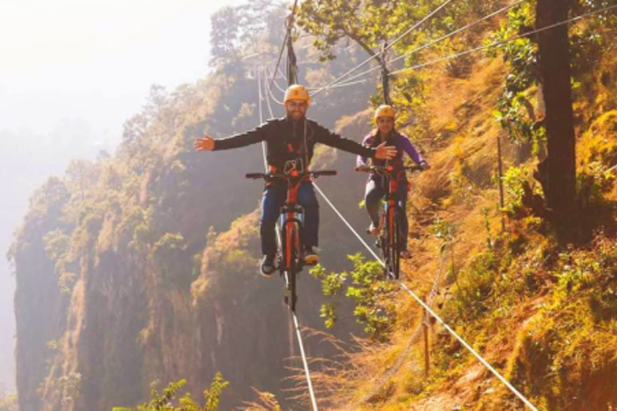 पर्वतमा जिपलाइनबाट साइकलयात्रा